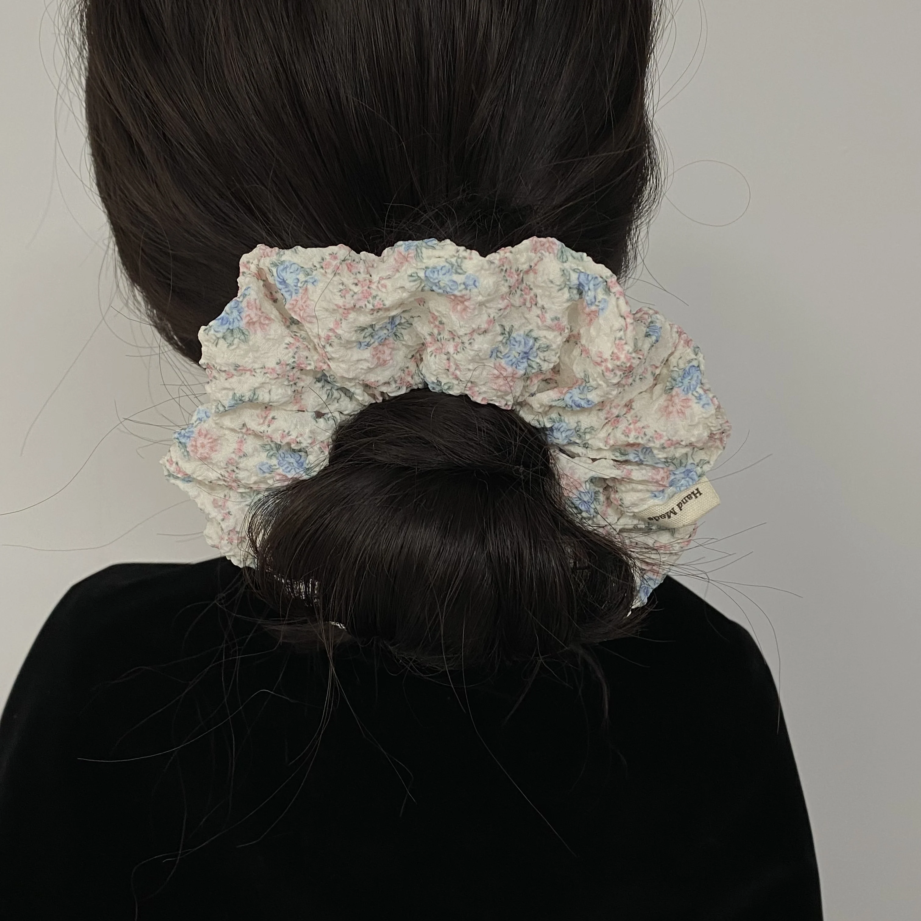 1PC Floral Patterned Textured Hair Scrunchie, Sweet And Romantic Hair Accessory For Women