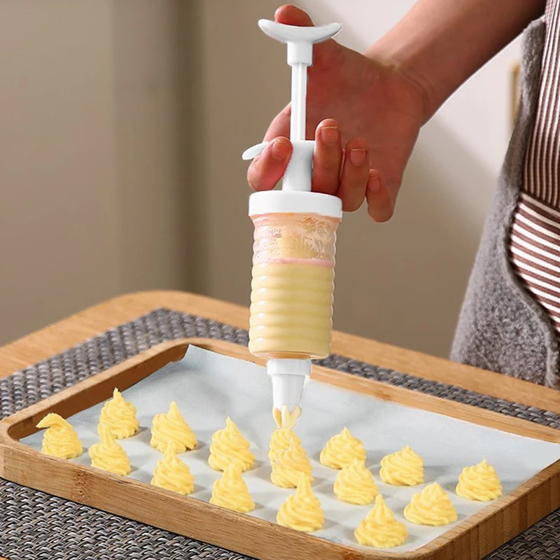 Cake Decorating Tip Set Cake Icing Nozzles Baking Nozzle Set Cake Decorating Nozzle Set 8pcs Pipe Nozzles with Syringe Injector Plastic Cream Baking Nozzle Dispenser Icing Pastry Cream Tips Pastry Tube Cookie Tools