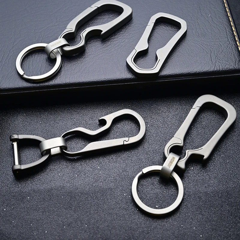 Keyunity Km24 Moschettone in Titanio in Pelle Clip Portachiavi con Cinturino Staccabile per Uomini e Donne