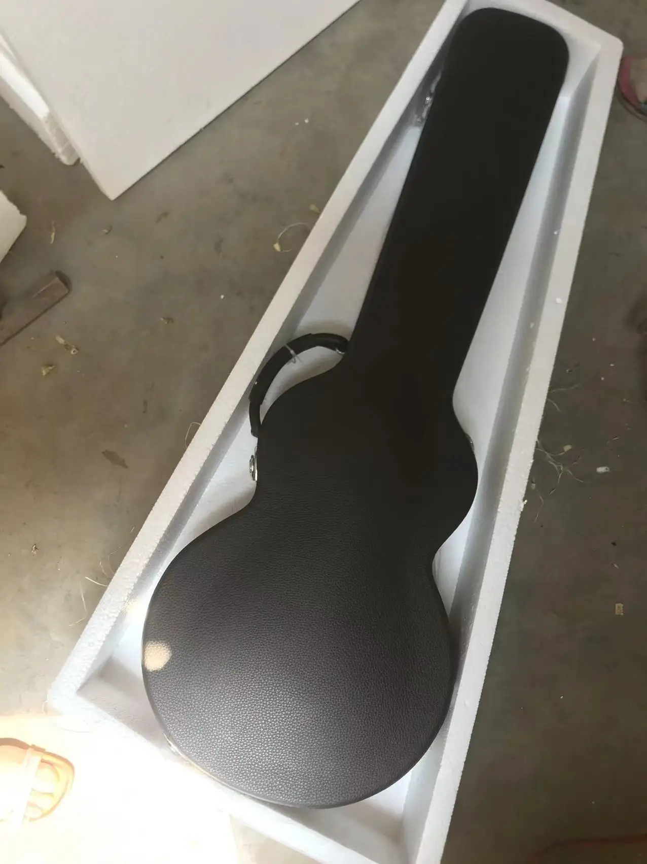 

Electric guitar lp suitcase, shipping pictures, customizable, free delivery to home