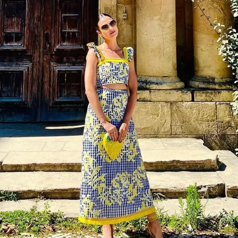 

2024 New Vintage Embroidered Women's Skirt Set Elegant Printed Patchwork Vest Set with Ruffle Edge Sling Exquisite Long Skirt