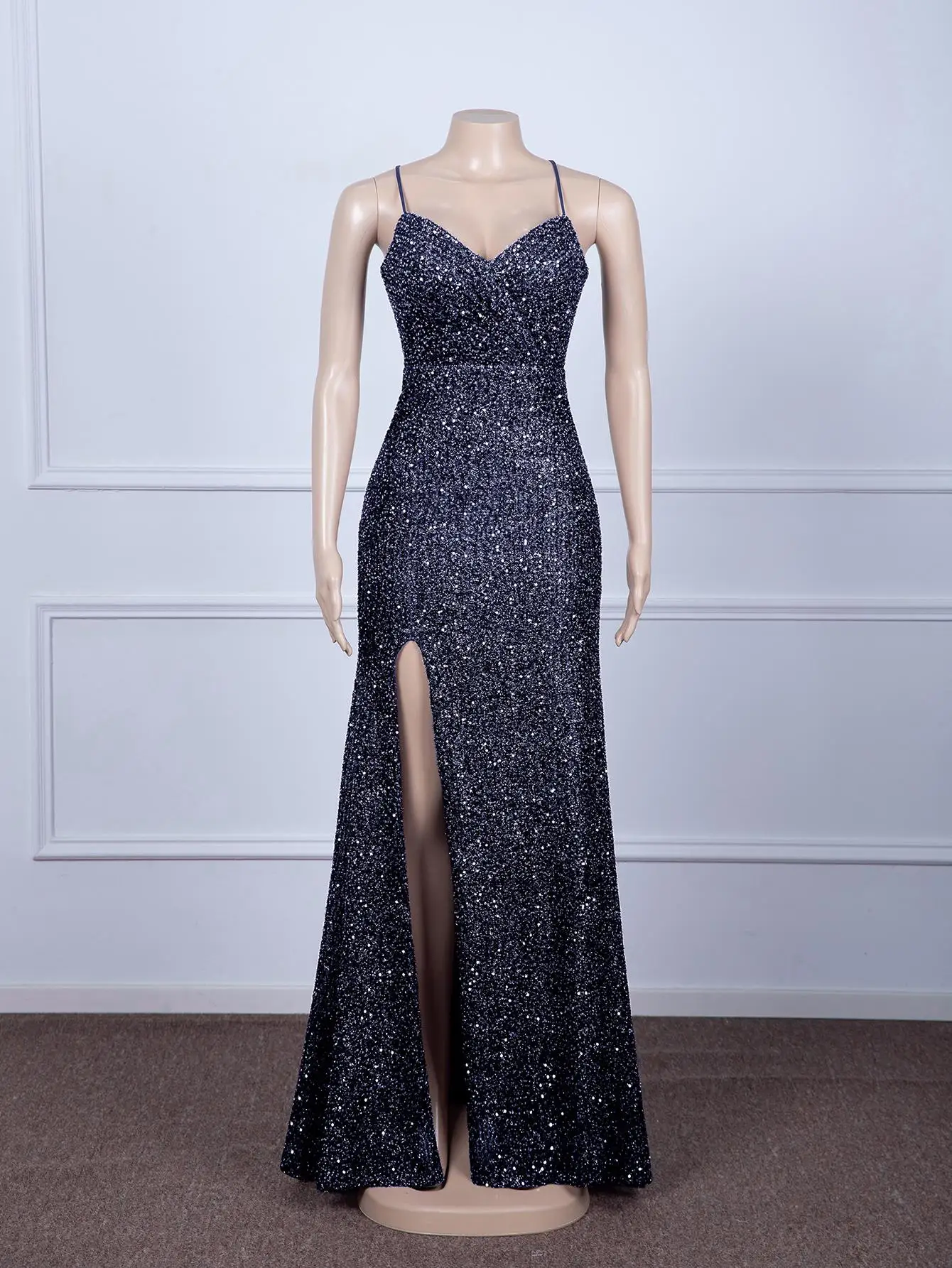 فساتين سهرة ترتر أرجواني عميق أشرطة سباغيتي على شك...