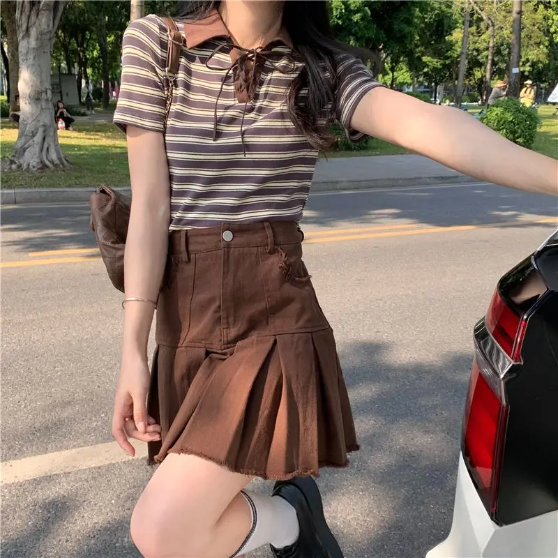 

Two sets / single new summer striped polo collar shirt campus top female + brown pleated half-body skirt