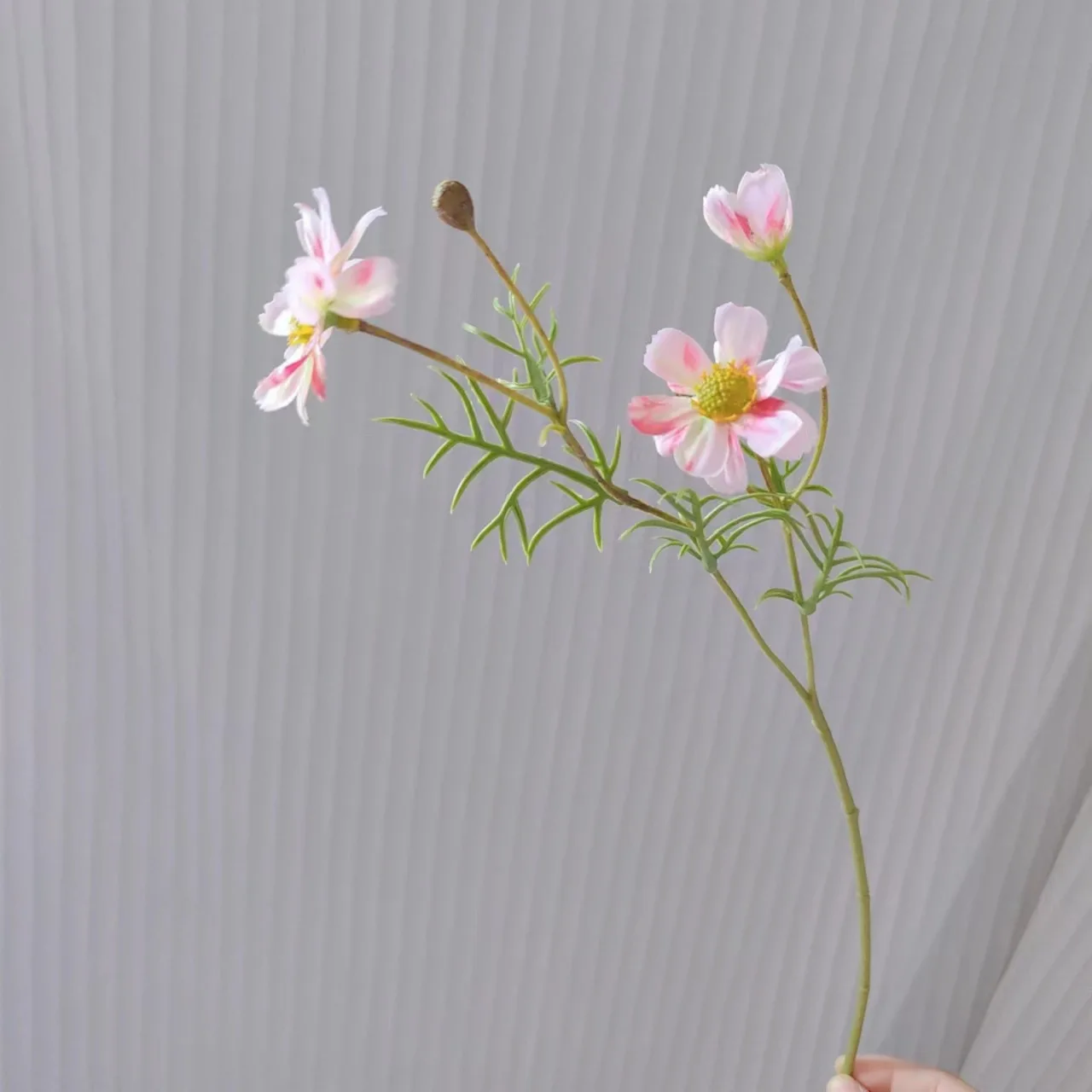 Elegant White Silk Daisy - Lifelike Artificial Flower for Home and Event Decoration