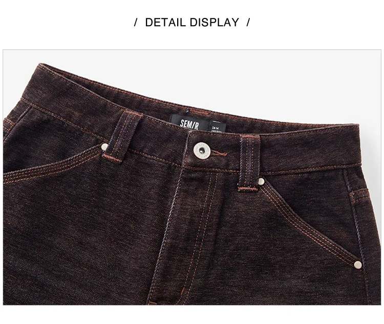 bagfra udsyn af løse jeans