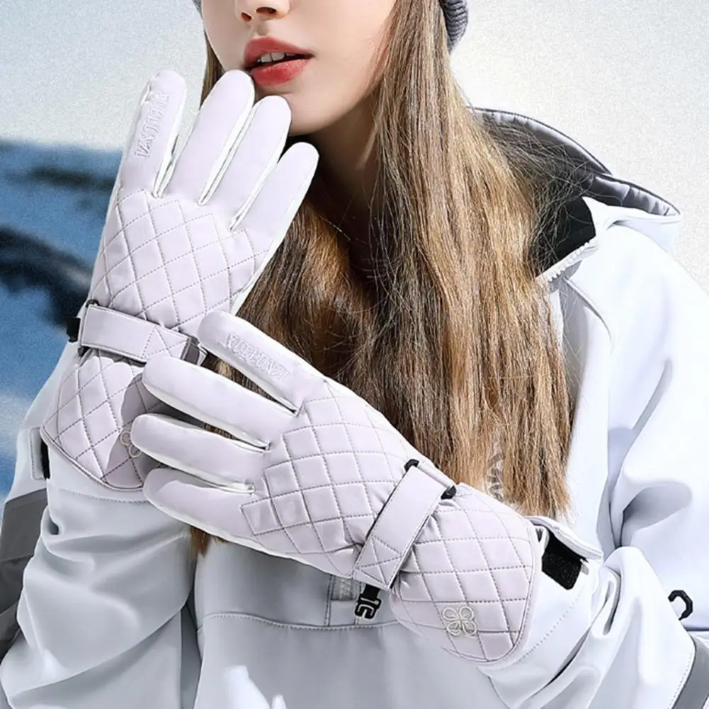 Рисунок 6 - Женские перчатки