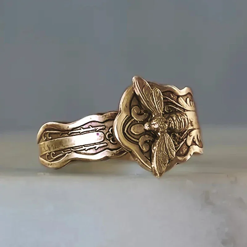 Vintage Bee Rings for Women Metal Finger Accessories Stylish Daily Wear Girls Ring Party Hip Hop Animal Statement Jewelry 4