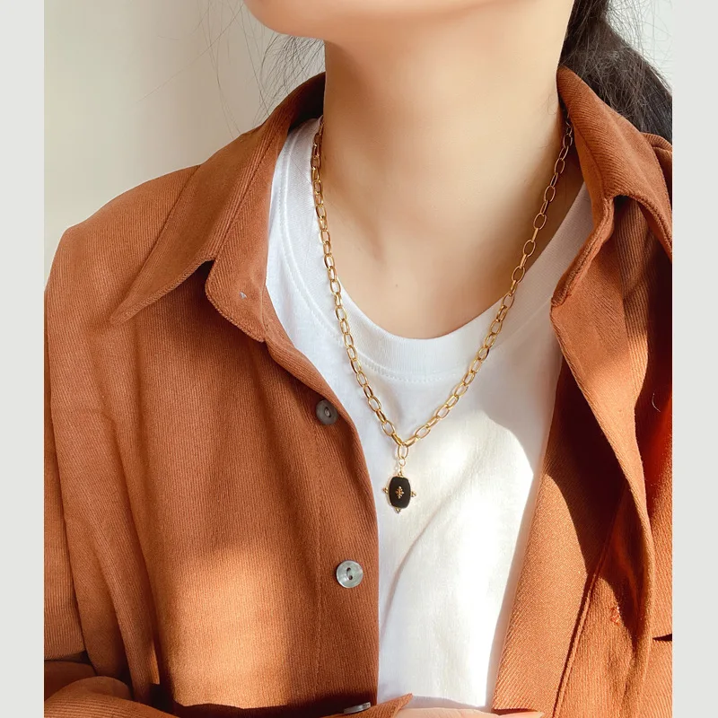 Vacuum Plating 18k Gold French Retro Black Square Necklace Niche Clavicle Chain Thick Chain Is Not Easy To Fade
