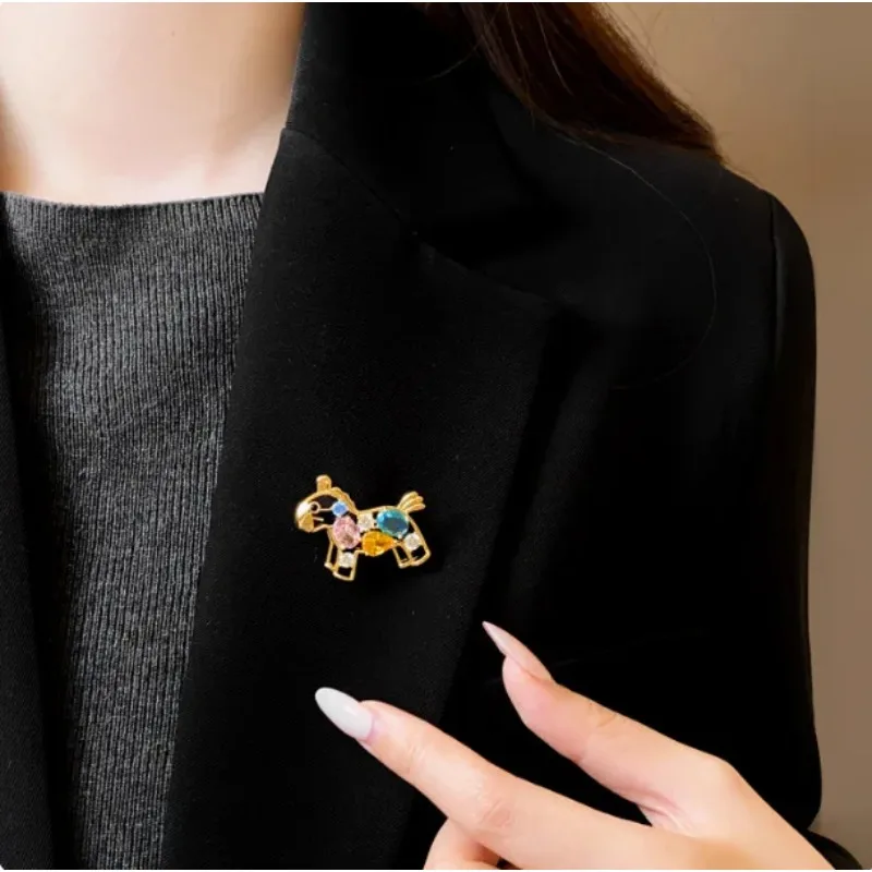 2026  Exquisite Horse Brooches for Women Girls Unisex Elegant Animal Year of The Horse Brooch Pins Kids New Year Gifts