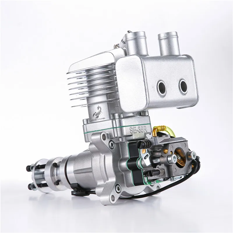 Moteur essence RCGF Stinger 35cc échappement arrière, vue latérale avec bougie et carburateur