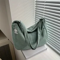 Sac à bandoulière en velours côtelé pour femmes, fourre-tout décontracté rayé de grande capacité avec fermeture à glissière, joli patch de chapeau, parfait pour un usage quotidien 3