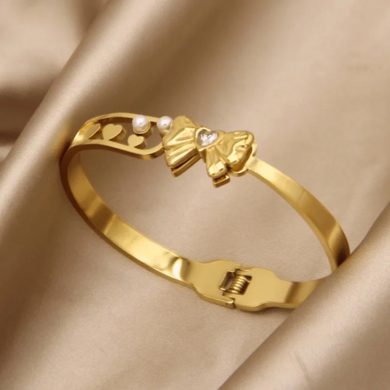 Korean Style Simple and Luxurious Three-dimensional Butterfly Bow Heart-shaped Titanium Steel Bracelet for Women Jewelry. 3