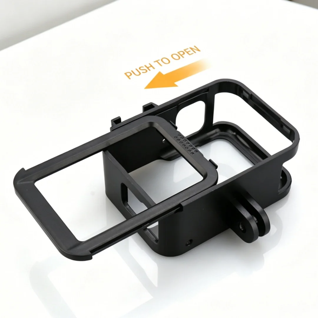Étui anti-chute ouvert avec une GoPro à l'intérieur, fixé au clip d'épaule rotatif.