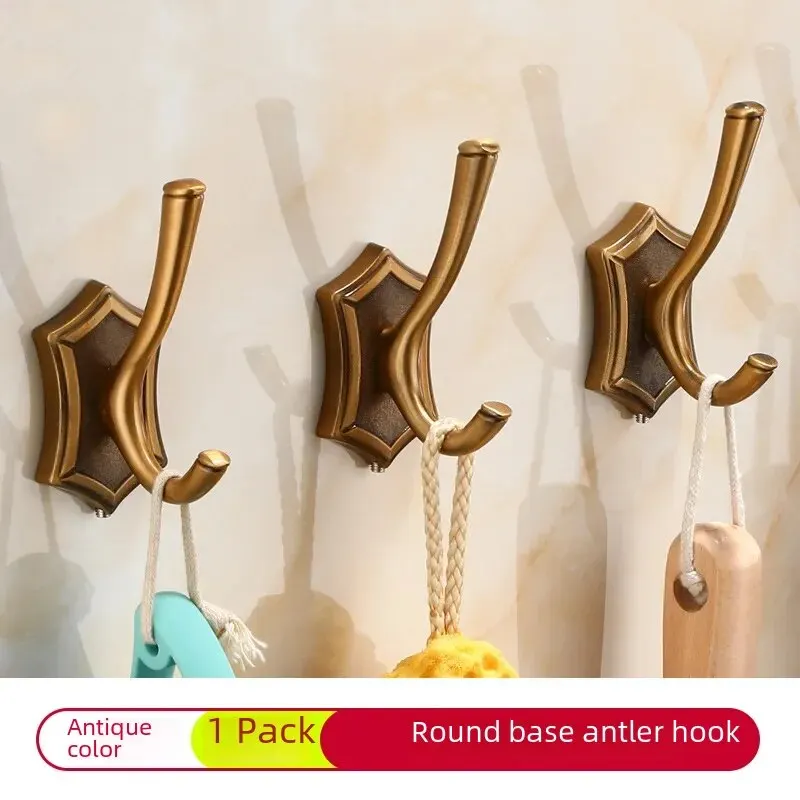 Diamond base antler hook