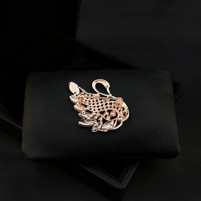 Fashion Swan Brooch Women Fixed Simple Suit Decoration Animal Pins Crystal Corsage Elegant Pin Accessories Jewelry Scarf Buckle
