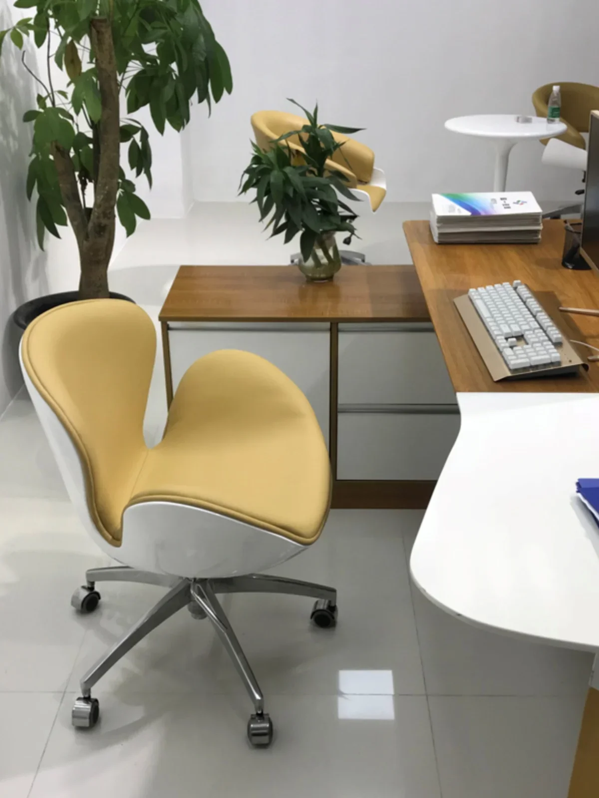 

Household Modern Minimalist Office Chair Computer Chair Lifting Swivel Chair