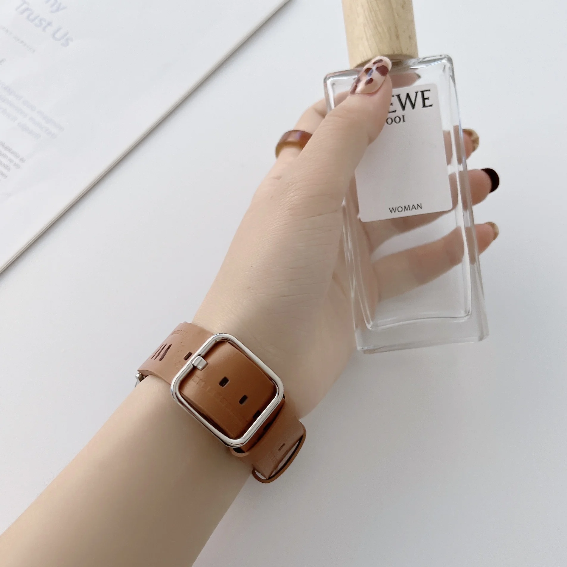 Leather strap For Apple Watch Band 45mm 41mm 44mm 40mm 42mm 38mm 49mm Breathable Bracelet Wristband For iWatch 8 7 6 5 4 SE belt