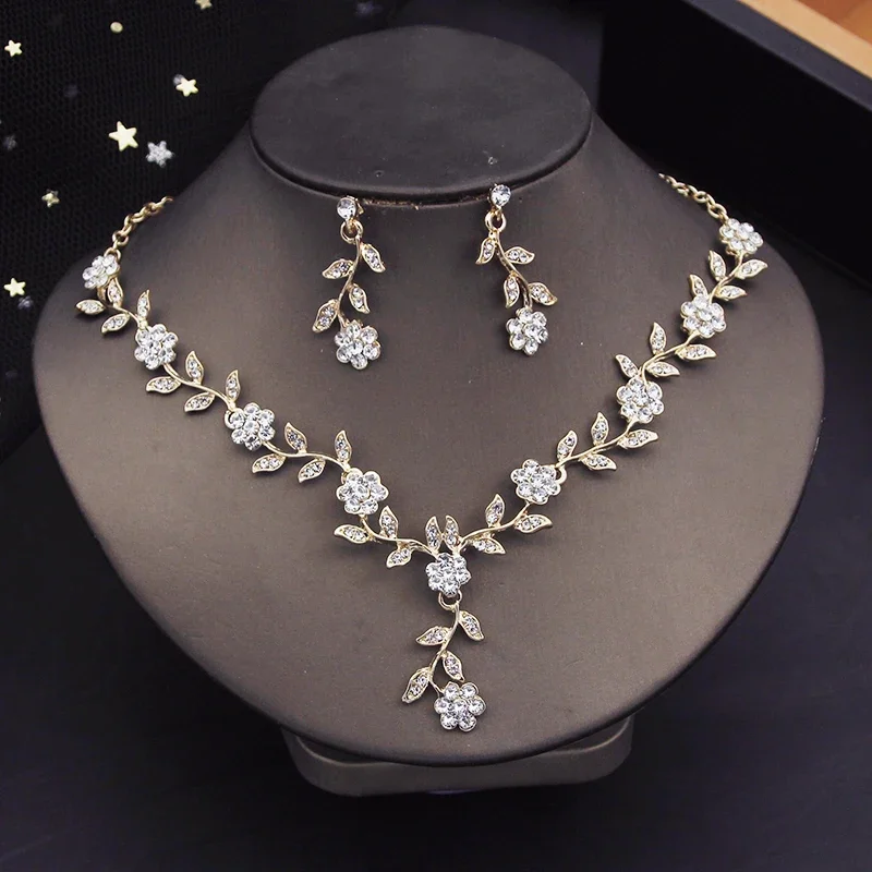Feminine Flair Royal Necklace Set