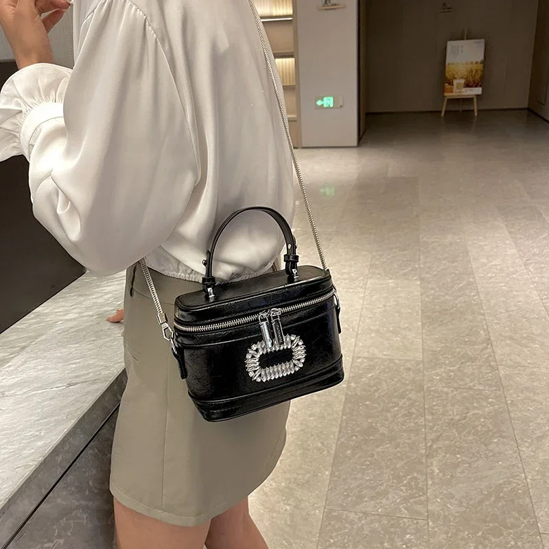 Рисунок 5 - Новая модная квадратная мини-сумка с откидной крышкой