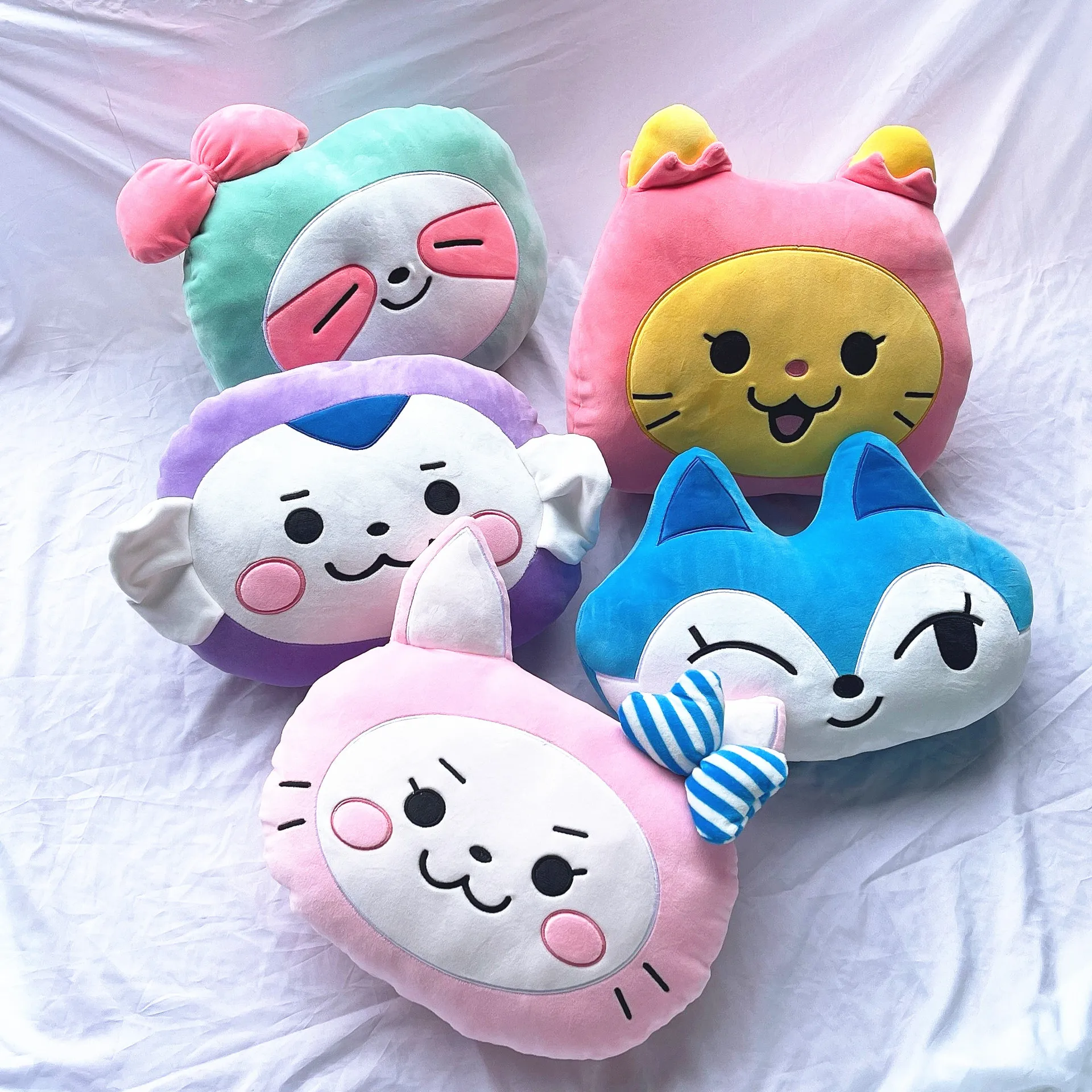 

High Quality 35cm ITZY Plushies Cute Throw Pillow Cushions for Kids Stuffed Animals Plush Gift Room Decor Hold Pillow Cushion
