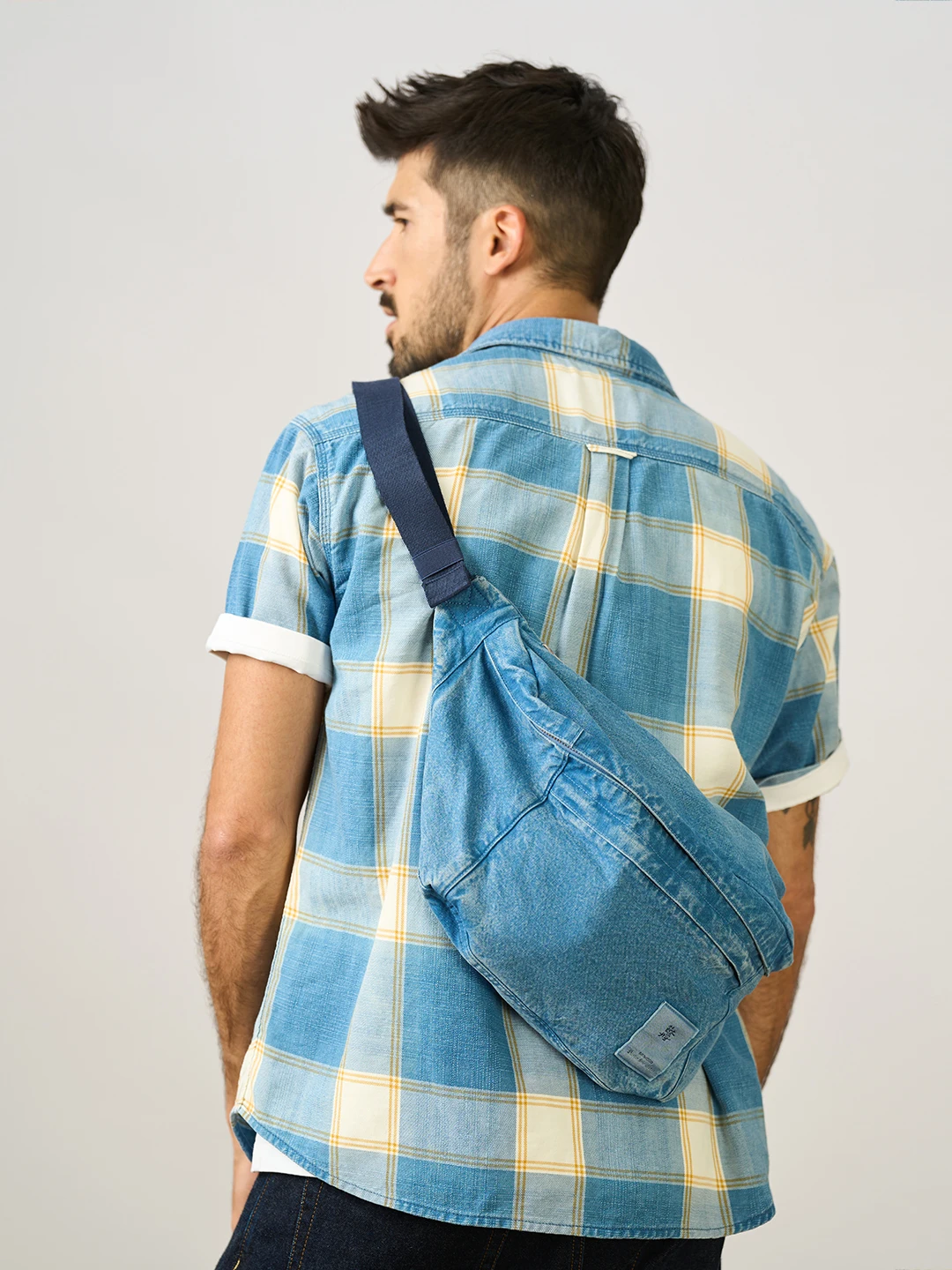 SIMWOOD Crossbody Pack Washed Denim Vintage Essentials Sling Bag Men Women Small Shoulder Backpack