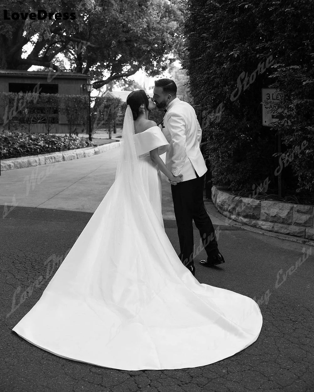 LoveDress V-Neck Off The Shoulder Wedding Mermaid Dress Sleeveless Satin Bohemian Bride Gown Traped Train Vestido De Novia