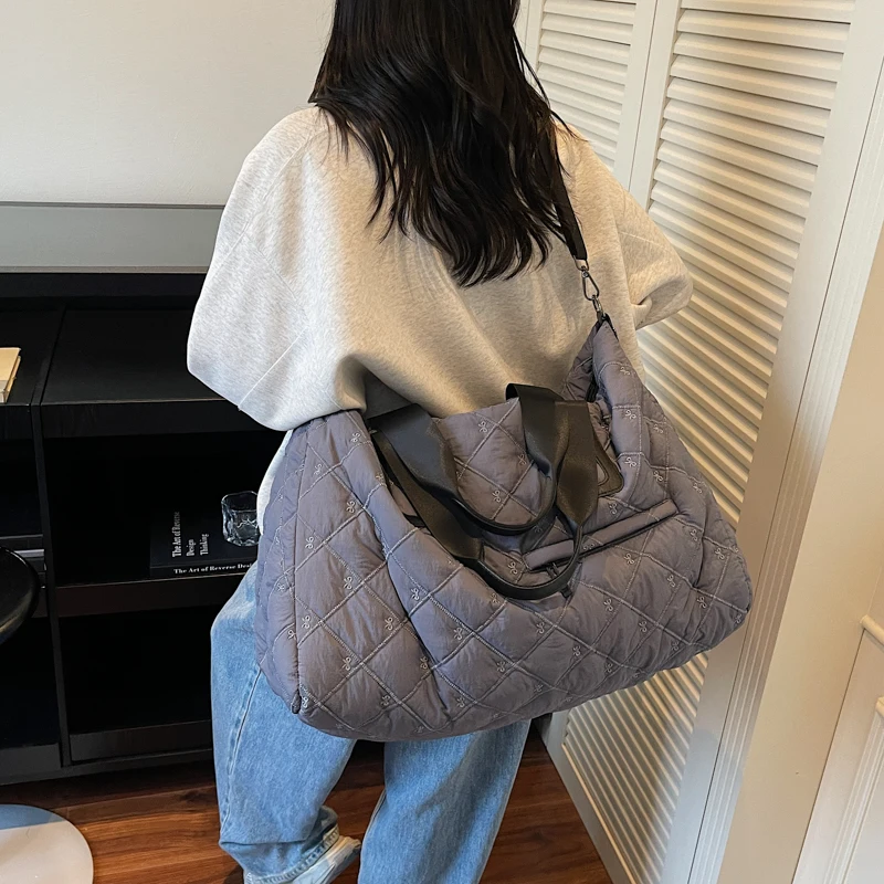 Modische Puffertaschen, luxuriöse Designer-Stepp-Umhängetasche für Damen, 2025, neue gepolsterte Handtasche, Übergröße, Nylon, Reise-Umhängetasche – Detail 18