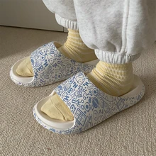 

New Fashion Couple Cute Graffiti Models Non-slip Deodorant adult shoes slippers thick bottom beach indoor and outdoor men's and