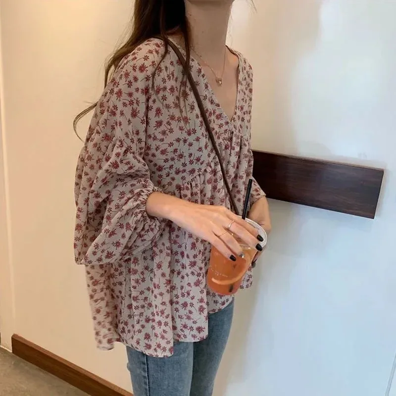 New Spring and Summer Fashionable Sweet and Loose Versatile Top with A V-neck Floral Long Sleeved Chiffon Shirt for Women 9307