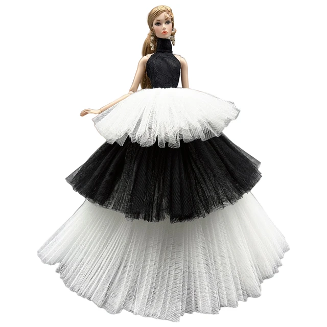 Robe Barbie Benefit Performance + Poupée Mattel – Vintage – Avec Accessoires