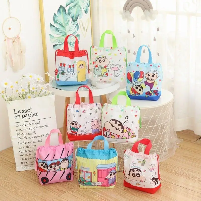 

Милый симпатичный карандаш Shin-Chan, сумка на шнурке с карманом для обеда, Сумка с рисунком из мультфильма, аниме, подарок для девочек на день рождения для детей