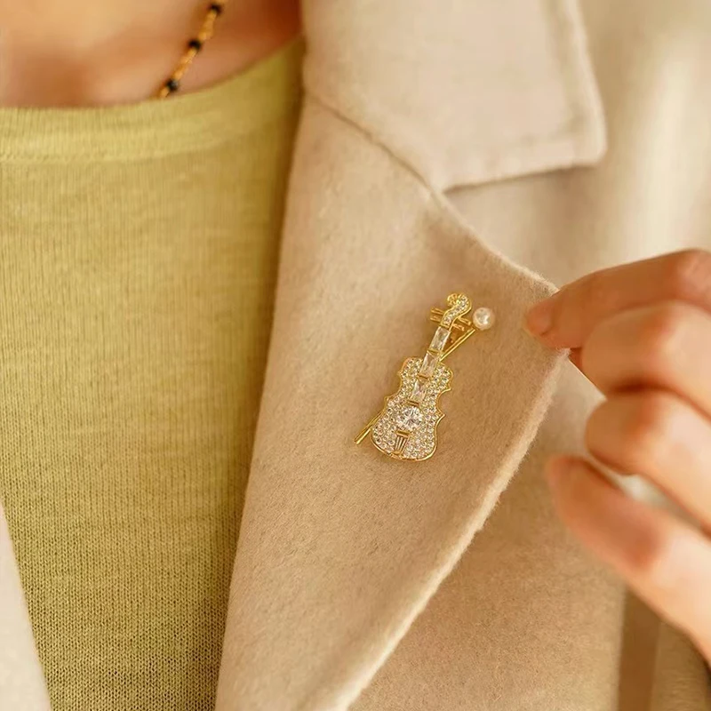 Spilla chiave di violino in oro massiccio 18 kt