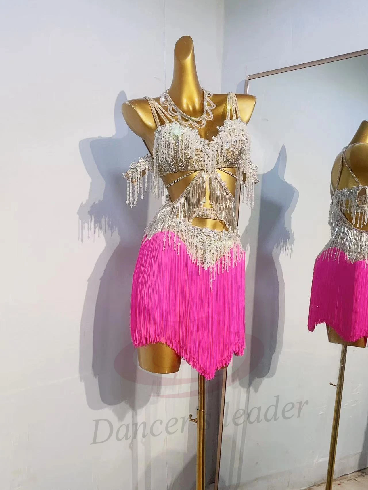 

Костюм для латиноамериканского танца, цветная версия, Элитный соблазнительный комбинированный костюм для представлений с бахромой и жемчугом для самбы, платье для черного бассейна