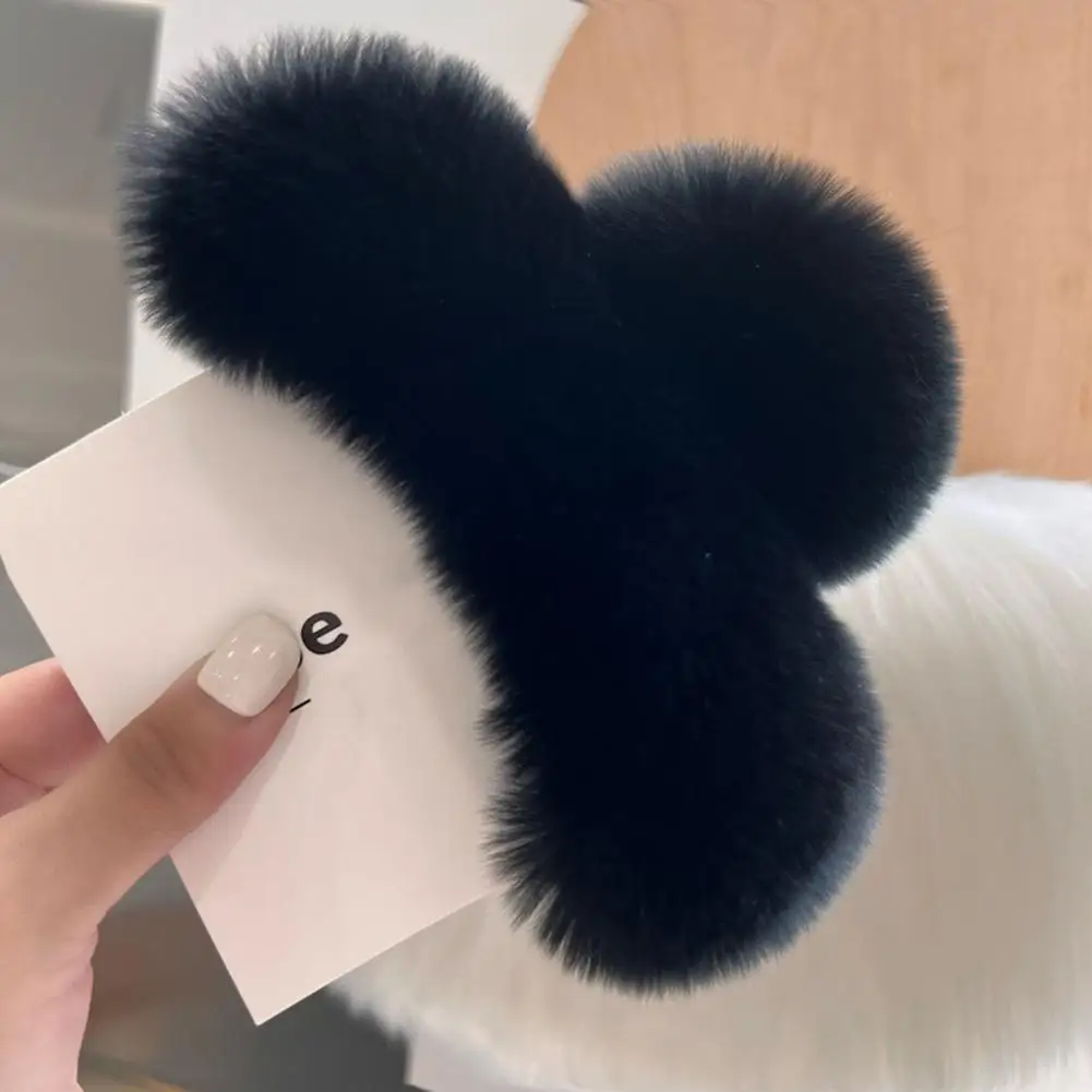 

Faux Fur Hair Clip Solid Color Hair Claw Furry Flush Grip for Lady Hair Organization Decoration Anti-slip Anti-break Strong