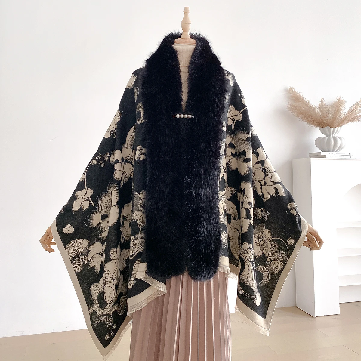 Women Winter Thicken Warm Long Poncho Loose Scraves Sleeves Leopard Capes Black Striped Faux Fur Collar Cloak Scraf
