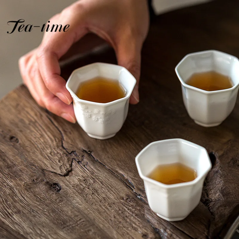 2pc/set Handmade Relief Plum Blossom Ceramic Teacup Dehua White Porcelain Small Master Cup Tasting Tea Mug Kung Fu Tea Set 45ml
