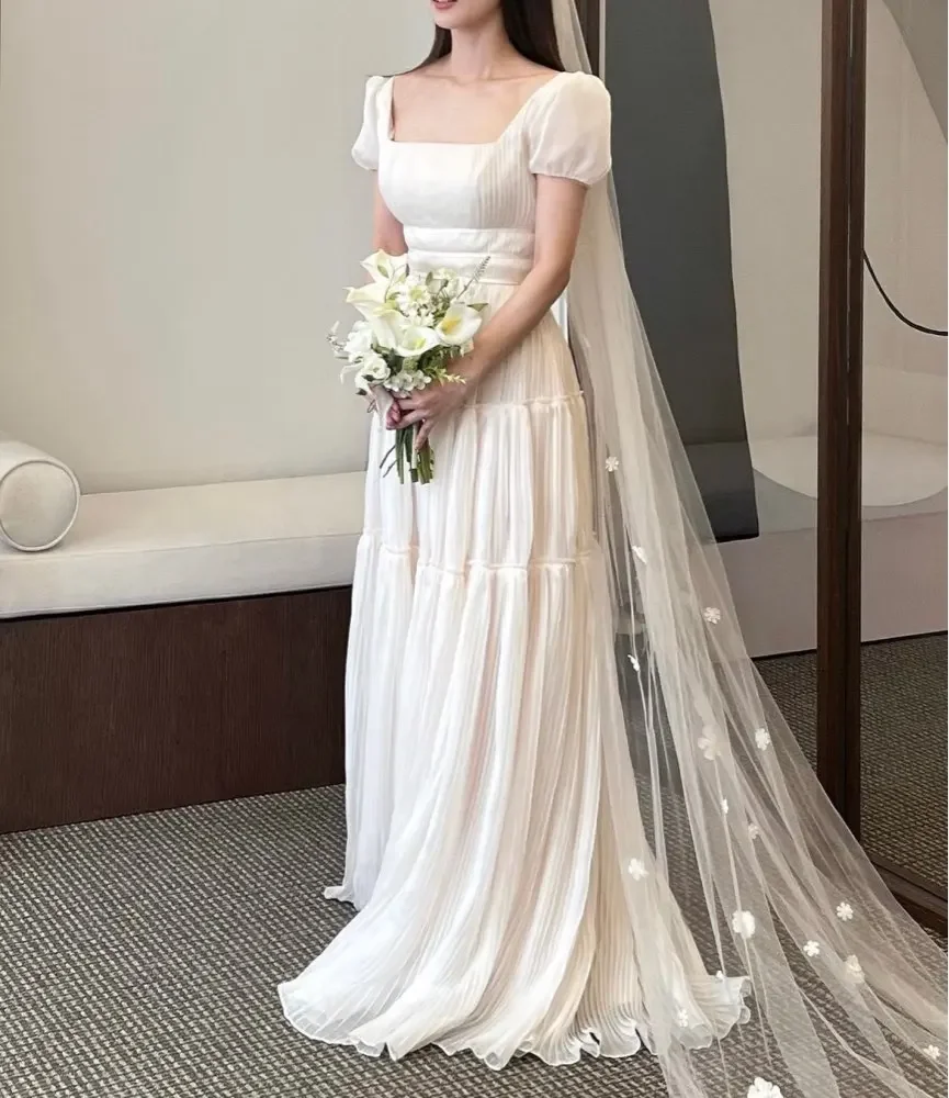 

OLOEY Vintage Korea A Line Wedding Dresses Puff Short Sleeves Square Neck Draped Bridal Gowns With Tulle Long Veil Flowers