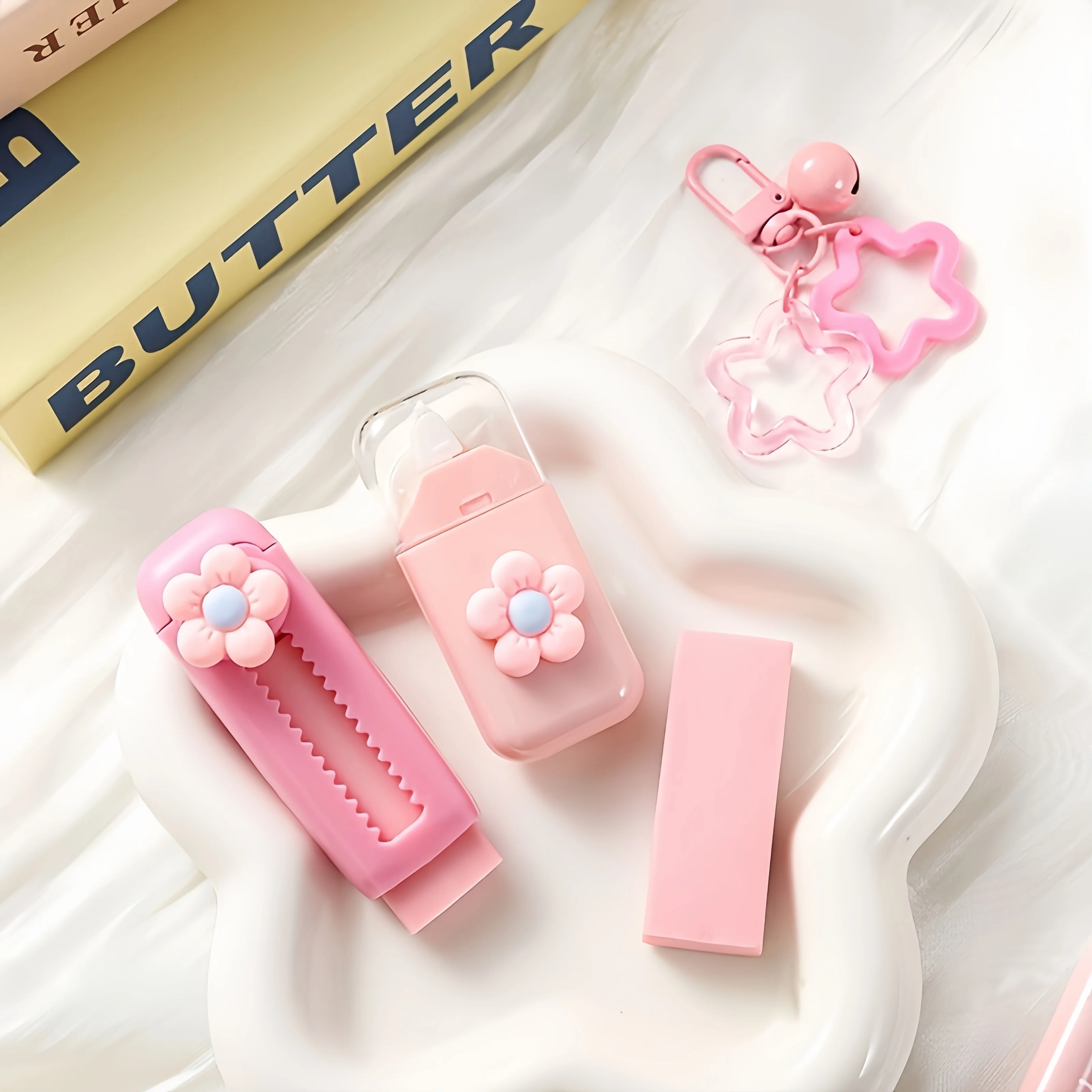 7가지 기능을 하나로 담은 다기능 문구 세트 ? 작업의 밝기를 더해줄 4가지 색상으로 제공, 푸시풀 지우개, 형광펜, 볼펜 등 다양한 도구 포함, 창의적인 전문가를 위한 이상적인 7종 문구 세트