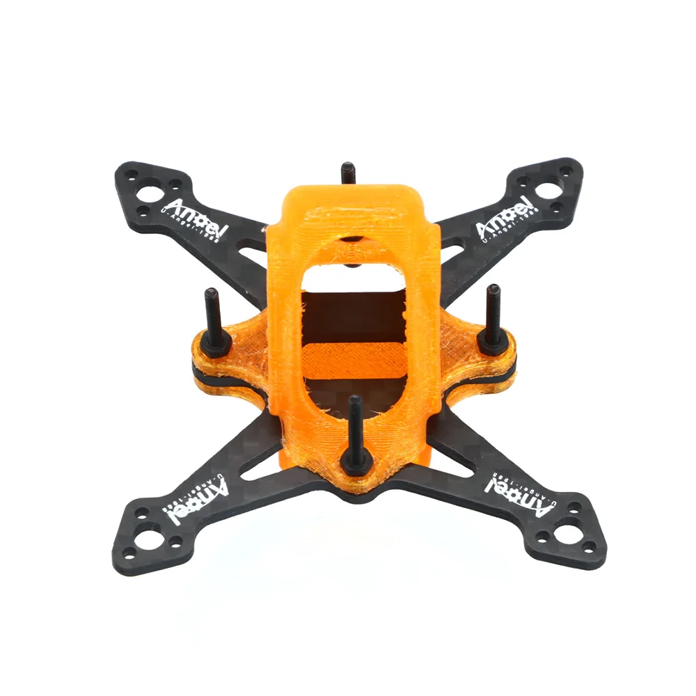 Châssis Frame 75mm pour drone course, inclinaison latérale mettant en évidence la faible épaisseur et la légèreté