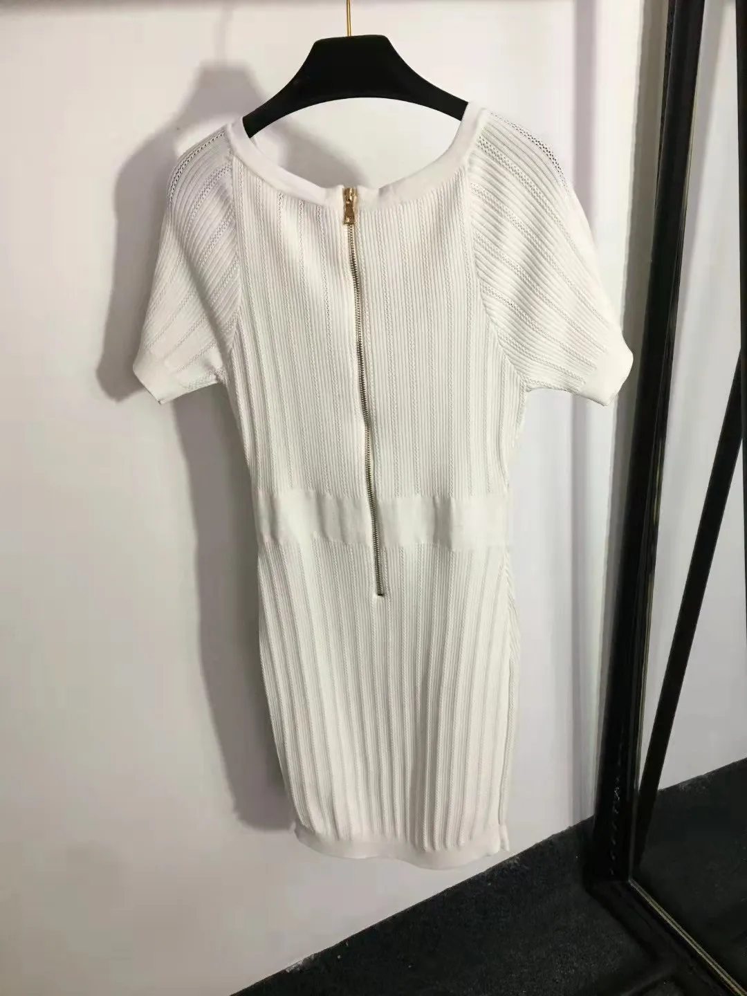 

2023 New fashion good quality button chest hollowed out slim short sleeve knitted dress