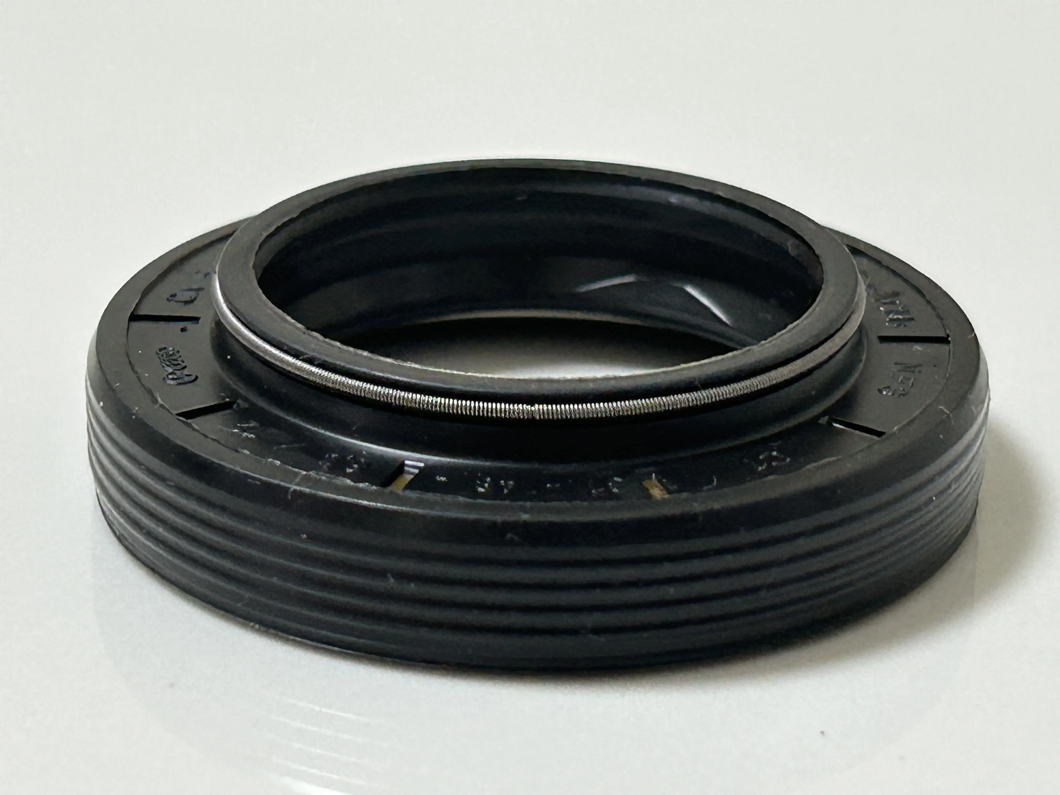 Distributor drive shaft oil seal 0A6409189C 0A6409189F 0A6409189 31*48*8.4MM For Audi Q3