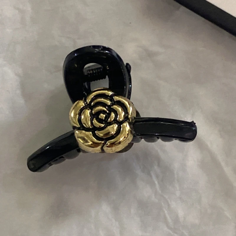 Retro Perle Kamelie Blume Haar Klaue Mini Nette Haar Clips Haarspangen Shark Clip Kopfbedeckung Koreanische Haar Zubehör für Frauen – Detail 5