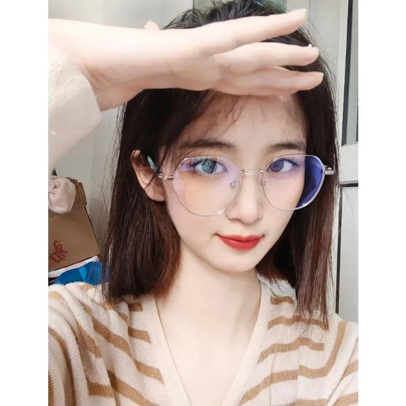 

New Metal Fashion Retro Round Glasses Frame Female Ins Simple Light Light Mirror Anti-blue Myopia Glasses
