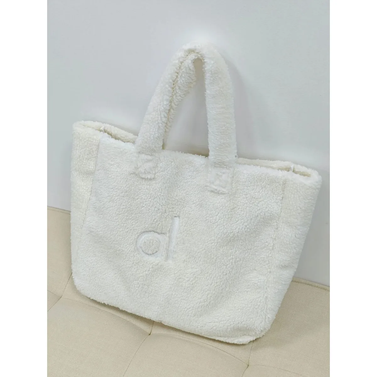 Hot Women Foxy Sherpa Tote Letter Plush Handbag Winter Fluffy Clutch Strap Large Capacity Storage Shoulder Bag Sports travel bag 3