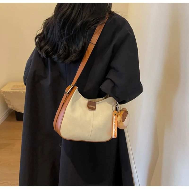 

Soft Leather Large Capacity Crossbody Bag Commuting Textured Shoulder Bag Popular for Women Versatile Tote Female Shoulder Bag