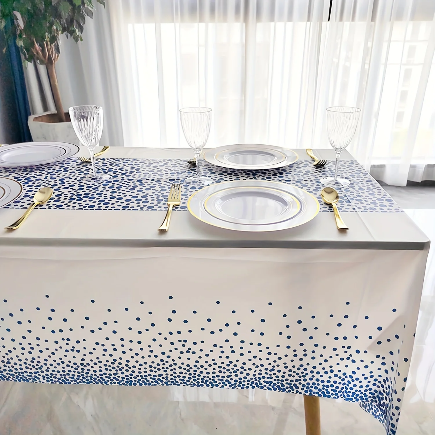 Tafellaken/tafelkleed metallic goud- 137 x 274 cm - kunststof - Gouden