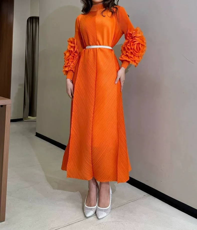 فساتين مياكي ذات ثنيات بسيطة بلون واحد فستان فاخر للنساء بياقة نصف عالية فضفاضة يهز اليد زهرة طويلة فيستدوس الراقية