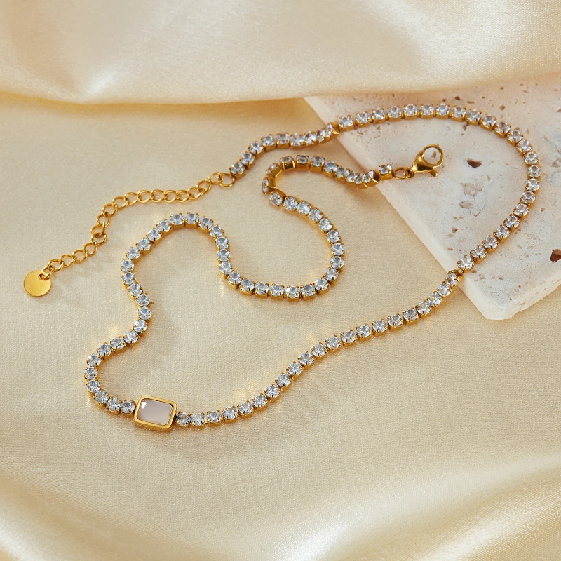 Quadratische Geometrie-Halsketten aus Edelstahl für Damen, hochwertiger, leichter Luxus-Schlüsselbeinketten-Charm-Schmuck