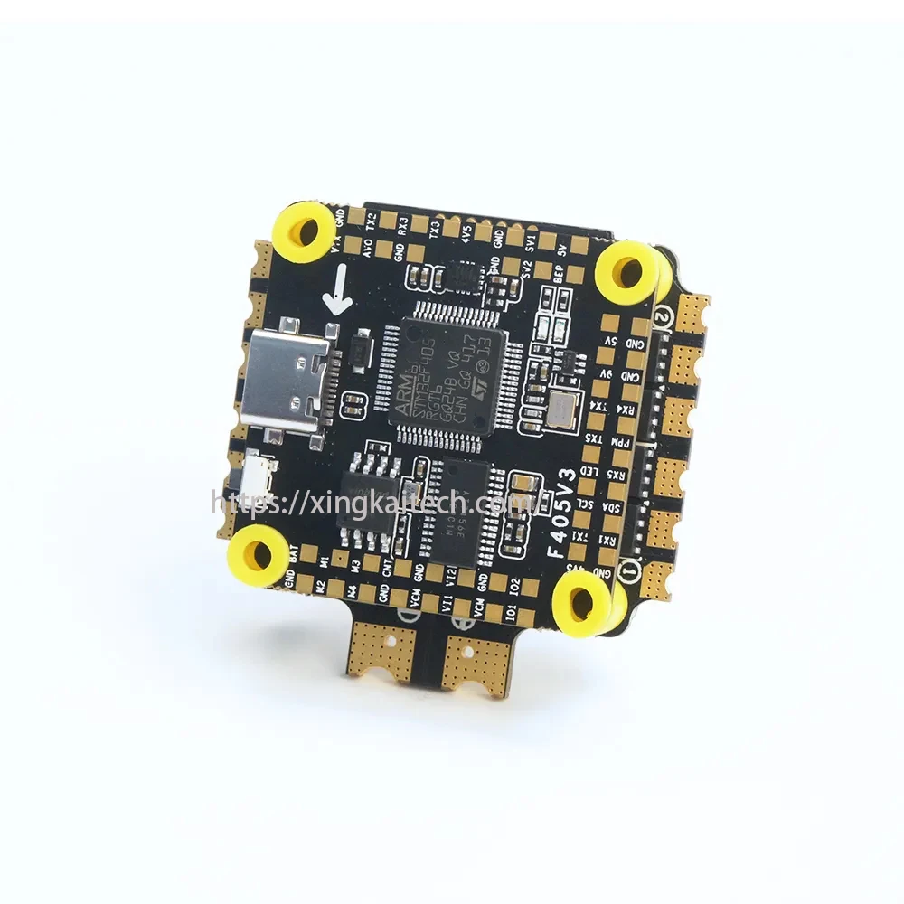 Carte ELRS F405 V3 avec ESC intégré 60A, câbles de batterie et moteurs branchés