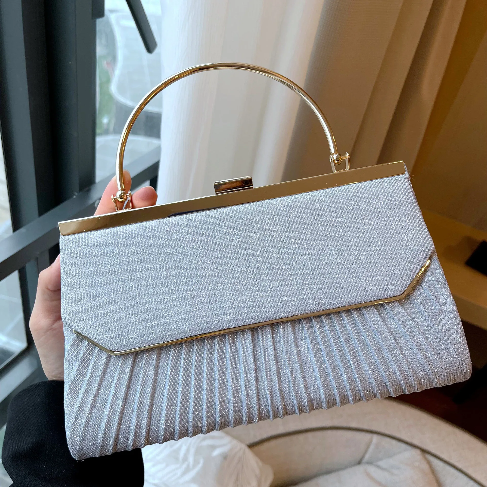 

2022 new luxury handbag texture handbag fold shiny dinner temperament clutch bag party bag diagonal cross small bag dress KTV pr